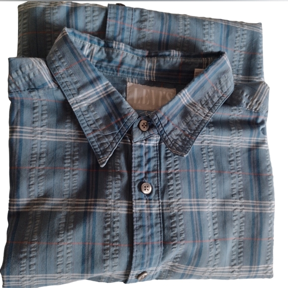 Levi's Other - Levi's men's short sleeve searsucker button up shirt. Size XL , xtra lar…